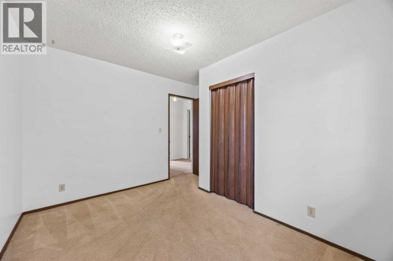 6419B 33 Avenue NW, Calgary, Alberta, T3B1K9