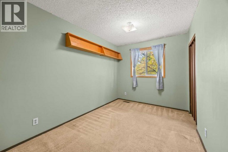 6419B 33 Avenue NW, Calgary, Alberta, T3B1K9