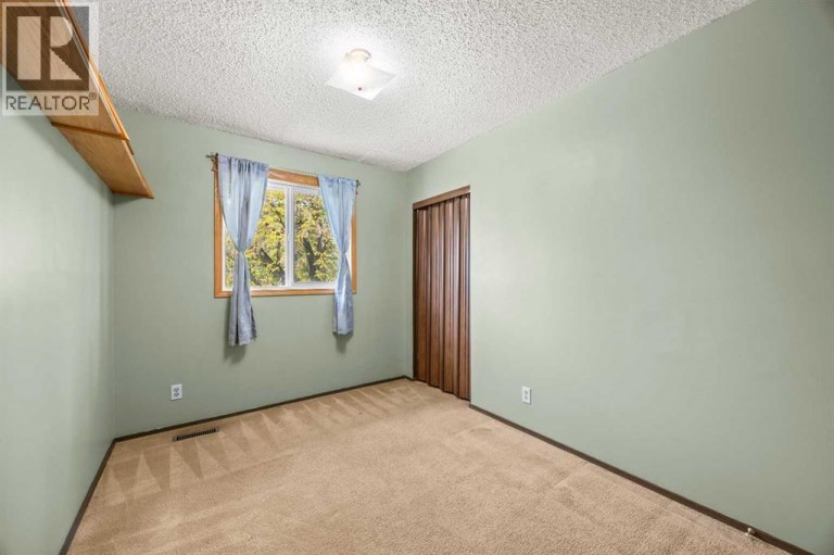 6419B 33 Avenue NW, Calgary, Alberta, T3B1K9
