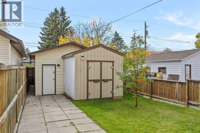 6419B 33 Avenue NW, Calgary, Alberta, T3B1K9