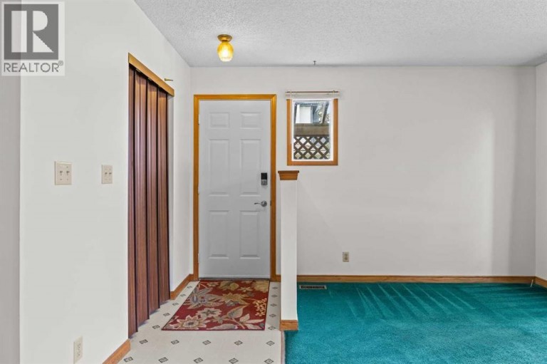 6419B 33 Avenue NW, Calgary, Alberta, T3B1K9