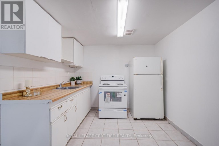 79 SAMSON CRESCENT, Toronto (Woburn), Ontario, M1G1N2