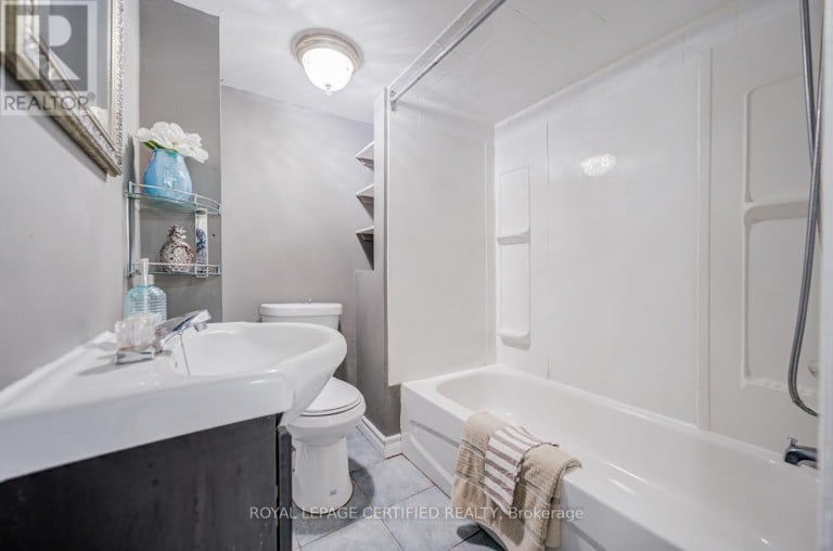 79 SAMSON CRESCENT, Toronto (Woburn), Ontario, M1G1N2