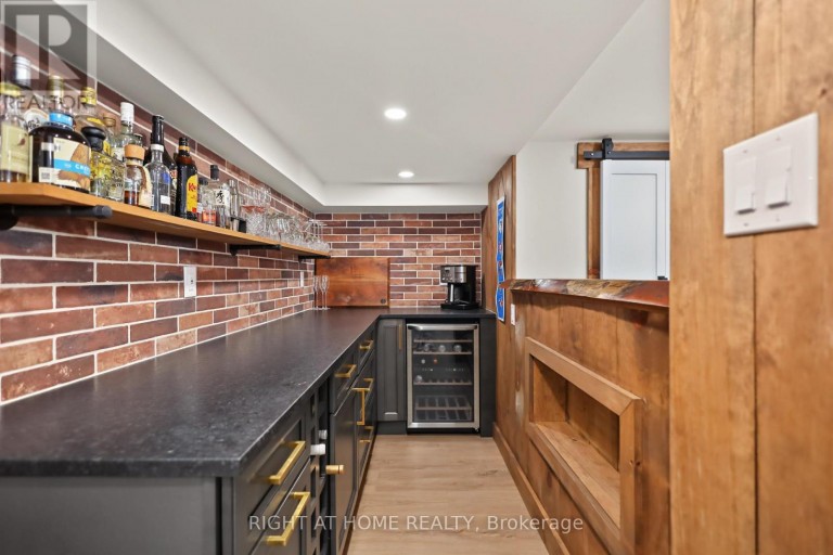 335 BUSATO DRIVE, Whitchurch-Stouffville (Stouffville), Ontario, L4A4V1
