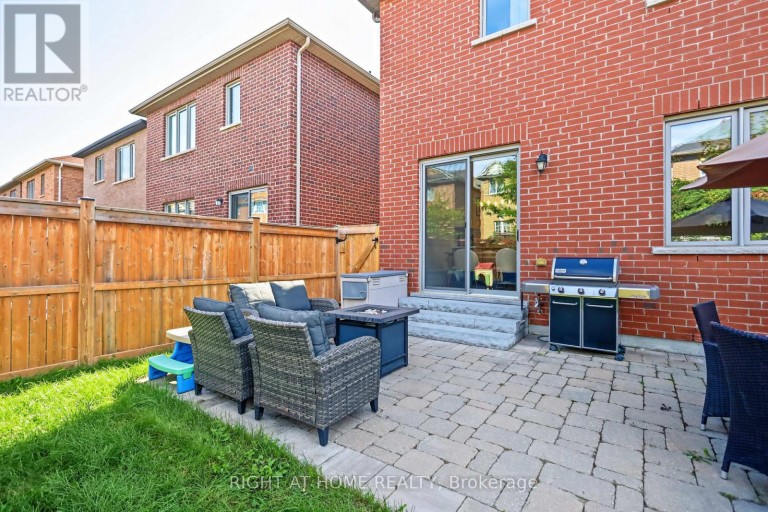 335 BUSATO DRIVE, Whitchurch-Stouffville (Stouffville), Ontario, L4A4V1