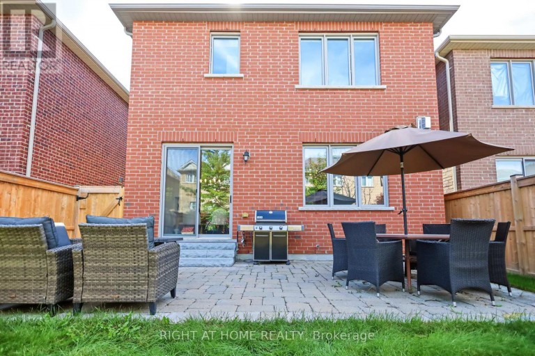 335 BUSATO DRIVE, Whitchurch-Stouffville (Stouffville), Ontario, L4A4V1