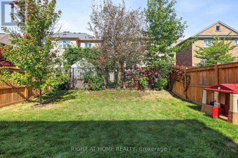 335 BUSATO DRIVE, Whitchurch-Stouffville (Stouffville), Ontario, L4A4V1