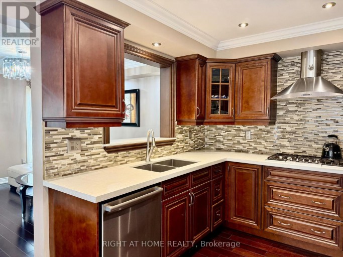 129 FOUR SEASONS CRESCENT, East Gwillimbury, Ontario, L9N0C2