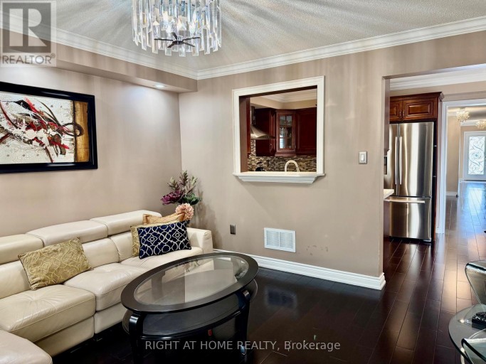 129 FOUR SEASONS CRESCENT, East Gwillimbury, Ontario, L9N0C2