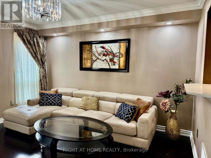 129 FOUR SEASONS CRESCENT, East Gwillimbury, Ontario, L9N0C2