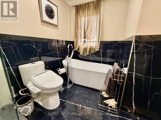 129 FOUR SEASONS CRESCENT, East Gwillimbury, Ontario, L9N0C2