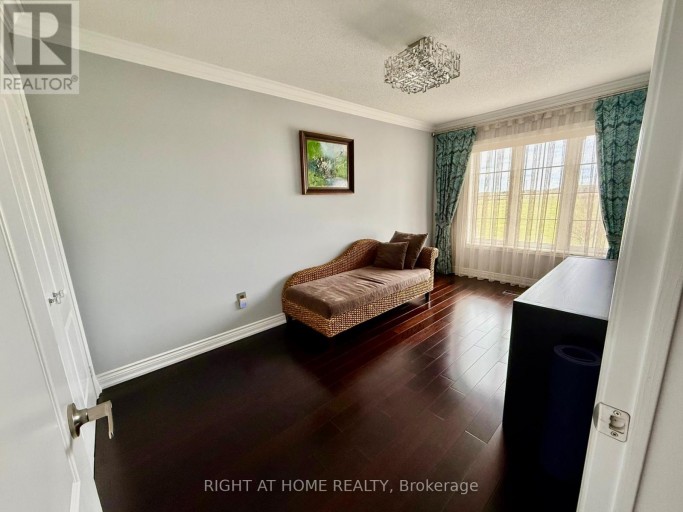 129 FOUR SEASONS CRESCENT, East Gwillimbury, Ontario, L9N0C2