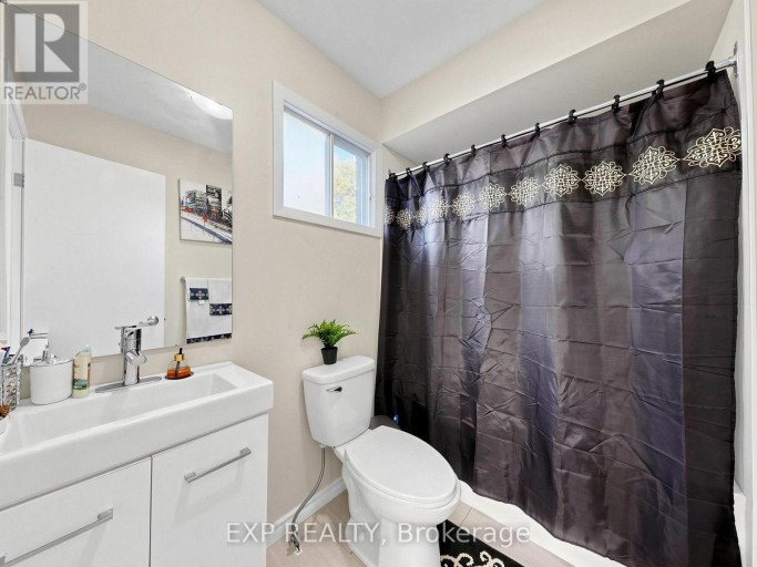 28 LONGFELLOW COURT, Whitby (Pringle Creek), Ontario, L1N6V7