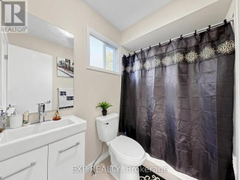 28 LONGFELLOW COURT Whitby (Pringle Creek) Ontario photo 21