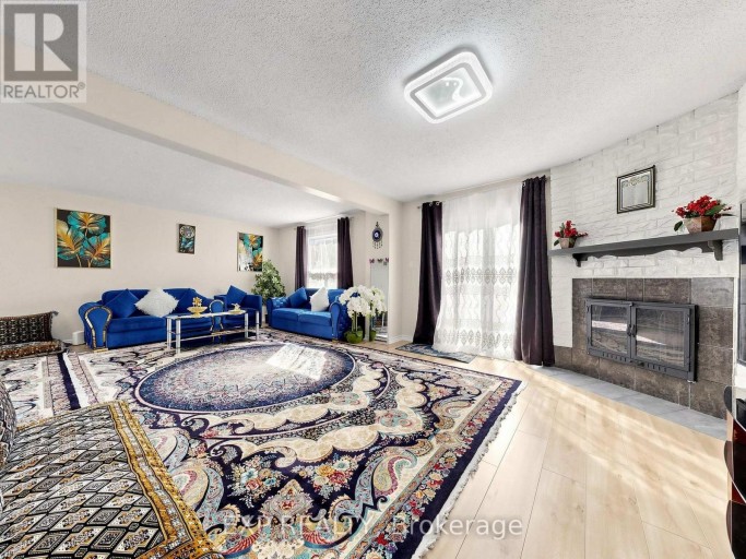 28 LONGFELLOW COURT, Whitby (Pringle Creek), Ontario, L1N6V7
