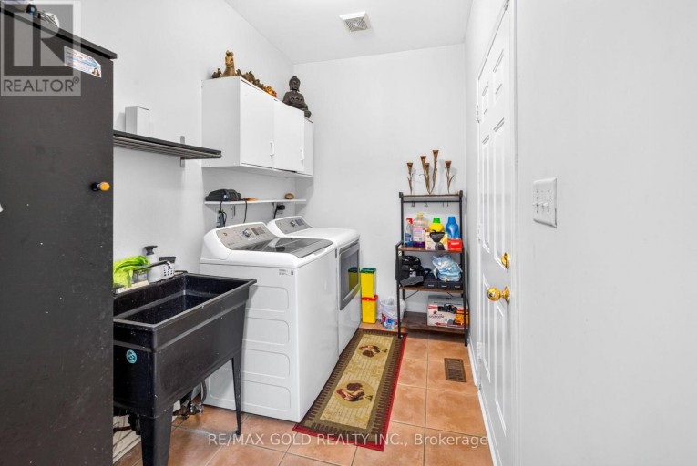 19 BRIARDALE ROAD, Brampton (Fletcher's Meadow), Ontario, L7A1S4