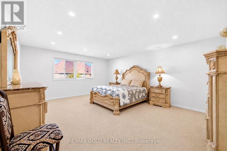 19 BRIARDALE ROAD, Brampton (Fletcher's Meadow), Ontario, L7A1S4