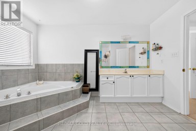 19 BRIARDALE ROAD Brampton (Fletcher's Meadow) Ontario photo 24