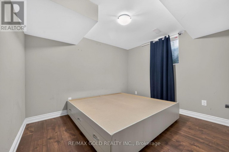 19 BRIARDALE ROAD, Brampton (Fletcher's Meadow), Ontario, L7A1S4