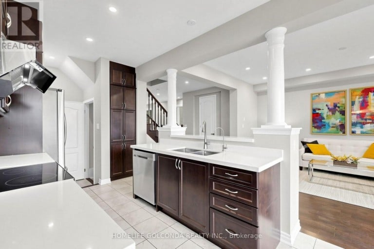 2716 SAPPHIRE DRIVE, Pickering, Ontario, L1X0G3