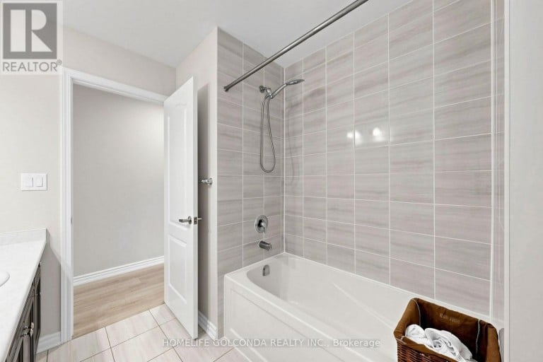 2716 SAPPHIRE DRIVE, Pickering, Ontario, L1X0G3