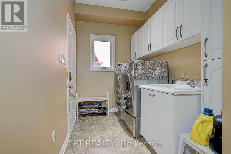1168 MCTAVISH DRIVE, Newmarket (Stonehaven-Wyndham), Ontario, L3X0A7