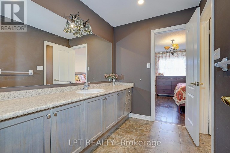 1168 MCTAVISH DRIVE, Newmarket (Stonehaven-Wyndham), Ontario, L3X0A7
