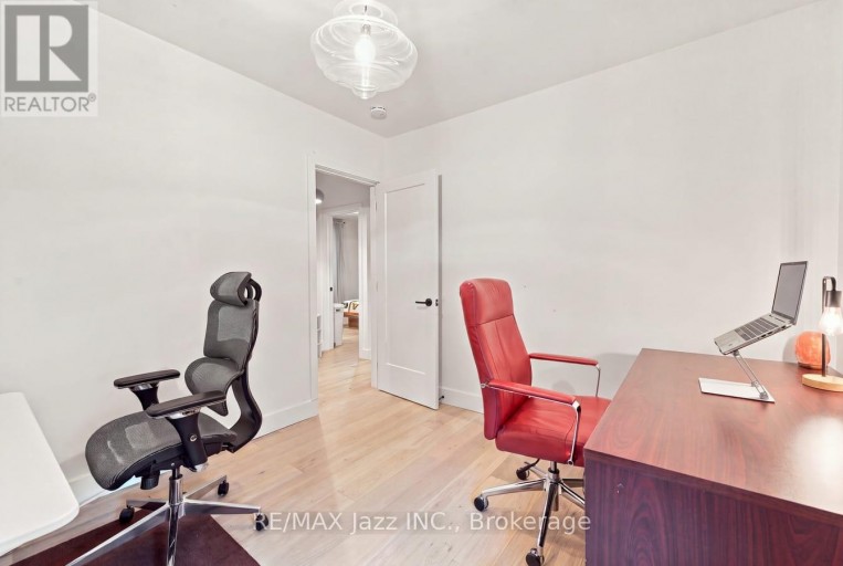 388 EAGLE STREET, Newmarket (Central Newmarket), Ontario, L3Y1K4