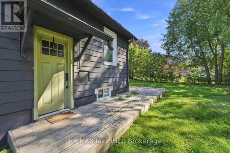 388 EAGLE STREET, Newmarket (Central Newmarket), Ontario, L3Y1K4