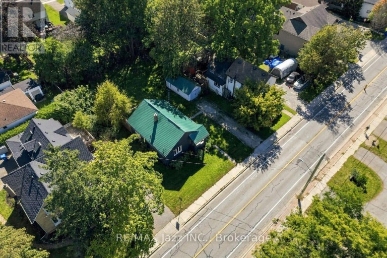 388 EAGLE STREET, Newmarket (Central Newmarket), Ontario, L3Y1K4