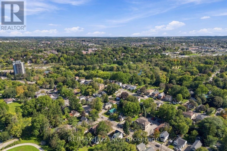 388 EAGLE STREET, Newmarket (Central Newmarket), Ontario, L3Y1K4
