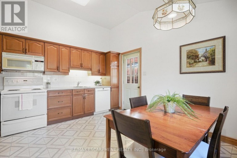 1267 DUNBAR ROAD, Burlington (Mountainside), Ontario, L7P2K1