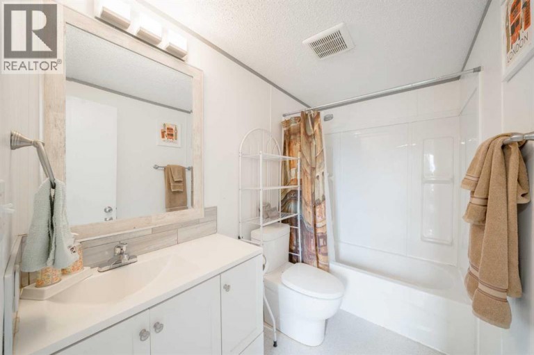 105 Heritage Drive, Okotoks, Alberta, T1S1M4