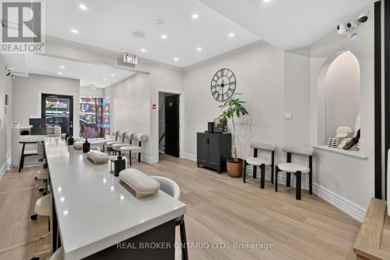 803 DUNDAS STREET W, Toronto (Trinity-Bellwoods), Ontario, M6J1V2