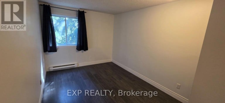 220 - 725 DEVERON CRESCENT, London South (South T), Ontario, N5Z4X3