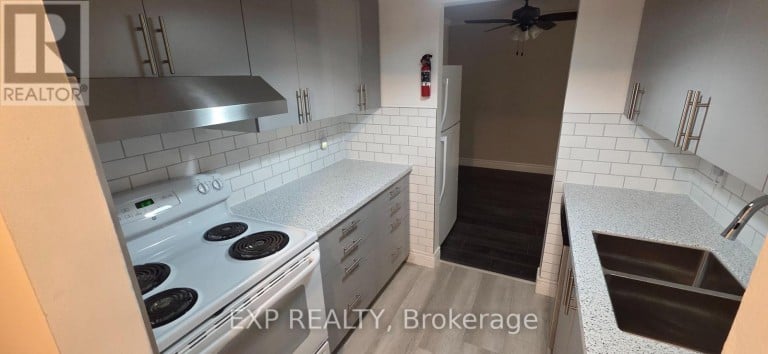 220 - 725 DEVERON CRESCENT, London South (South T), Ontario, N5Z4X3