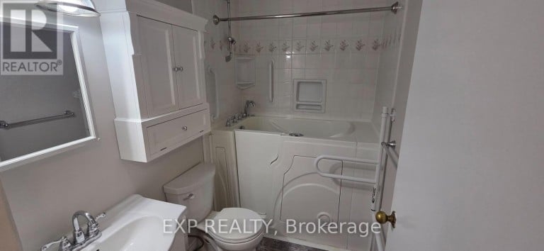 220 - 725 DEVERON CRESCENT, London South (South T), Ontario, N5Z4X3