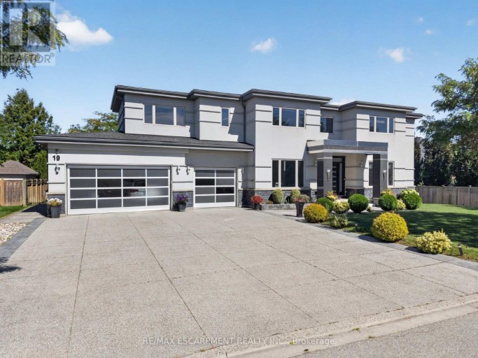 19 MCCOLLUM ROAD, Hamilton (Winona), Ontario, L8E6B8