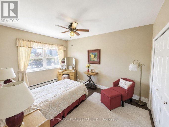 25 - 824 BRANT STREET, Burlington (Brant), Ontario, L7R2J5