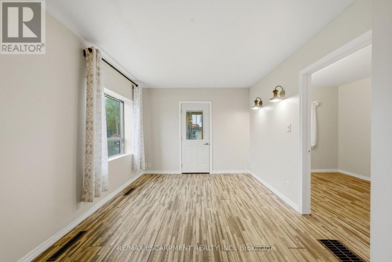 107 BROADWAY STREET, Welland (Broadway), Ontario, L3C5L6