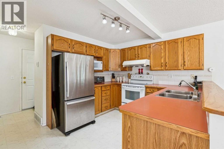 10521 Hidden Valley Drive NW, Calgary, Alberta, T3A5W8