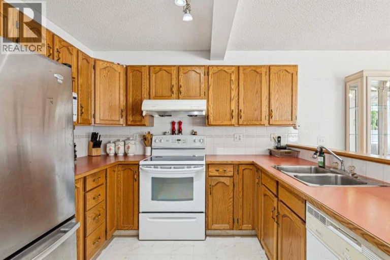 10521 Hidden Valley Drive NW, Calgary, Alberta, T3A5W8