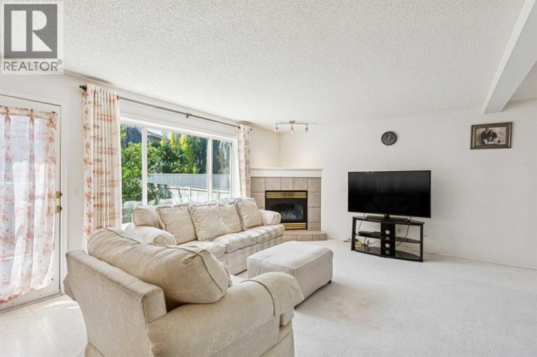 10521 Hidden Valley Drive NW, Calgary, Alberta, T3A5W8