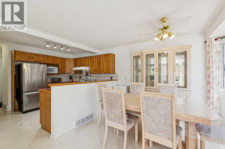 10521 Hidden Valley Drive NW, Calgary, Alberta, T3A5W8