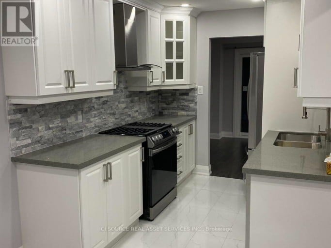 77 NEWBRIDGE CRESCENT, Brampton (Westgate), Ontario, L6S4B5