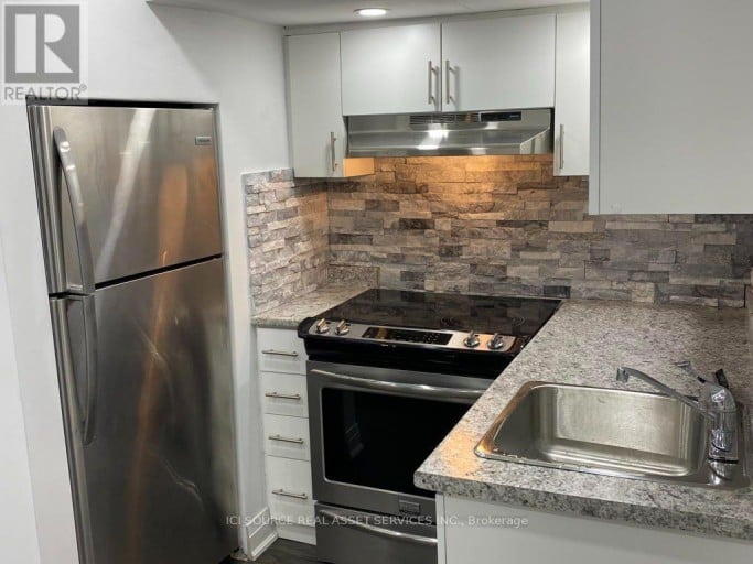 77 NEWBRIDGE CRESCENT, Brampton (Westgate), Ontario, L6S4B5