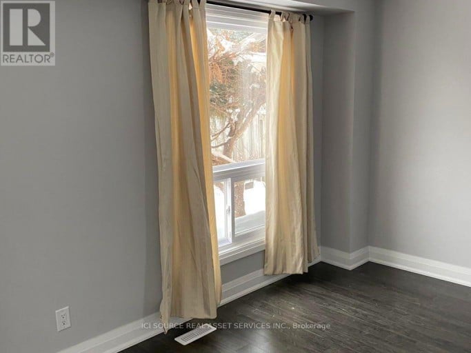 77 NEWBRIDGE CRESCENT, Brampton (Westgate), Ontario, L6S4B5
