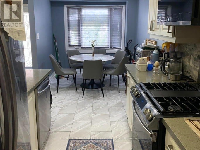 77 NEWBRIDGE CRESCENT, Brampton (Westgate), Ontario, L6S4B5