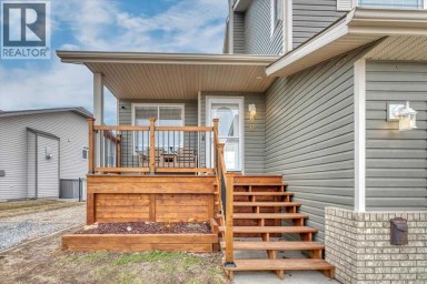 90 Parklane Drive Strathmore Alberta photo 2