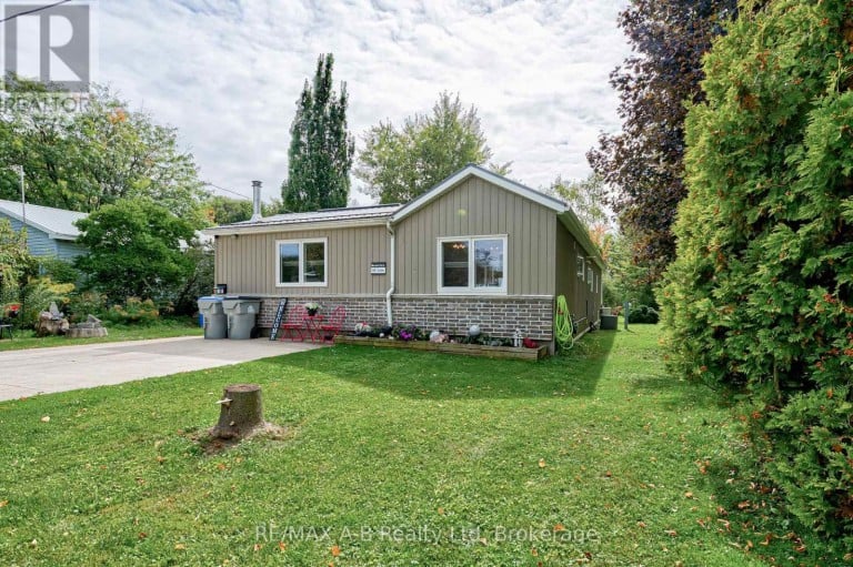 195 CEDAR ROAD, Perth East (Crystal Lake), Ontario, N5A6S6